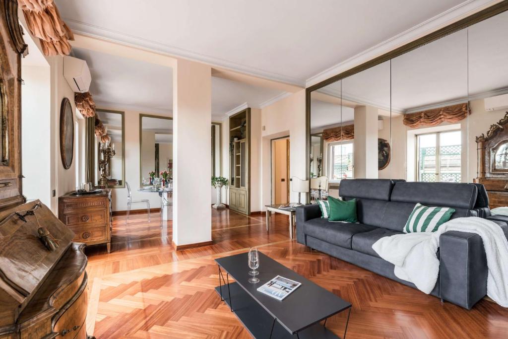 The Best Rent - One-bedroom apartment in a quiet, classically styled corner near the Quirinale, Roma