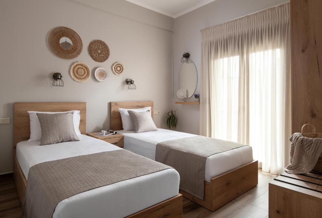 JO AND CHRIS House, Skála Nikíta