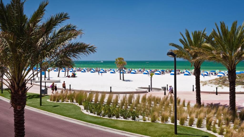 Country Inn & Suites by Radisson, St. Petersburg - Clearwater, FL