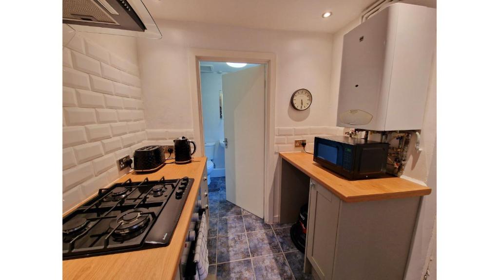 Upscale Executive Home Great Location, Liverpool