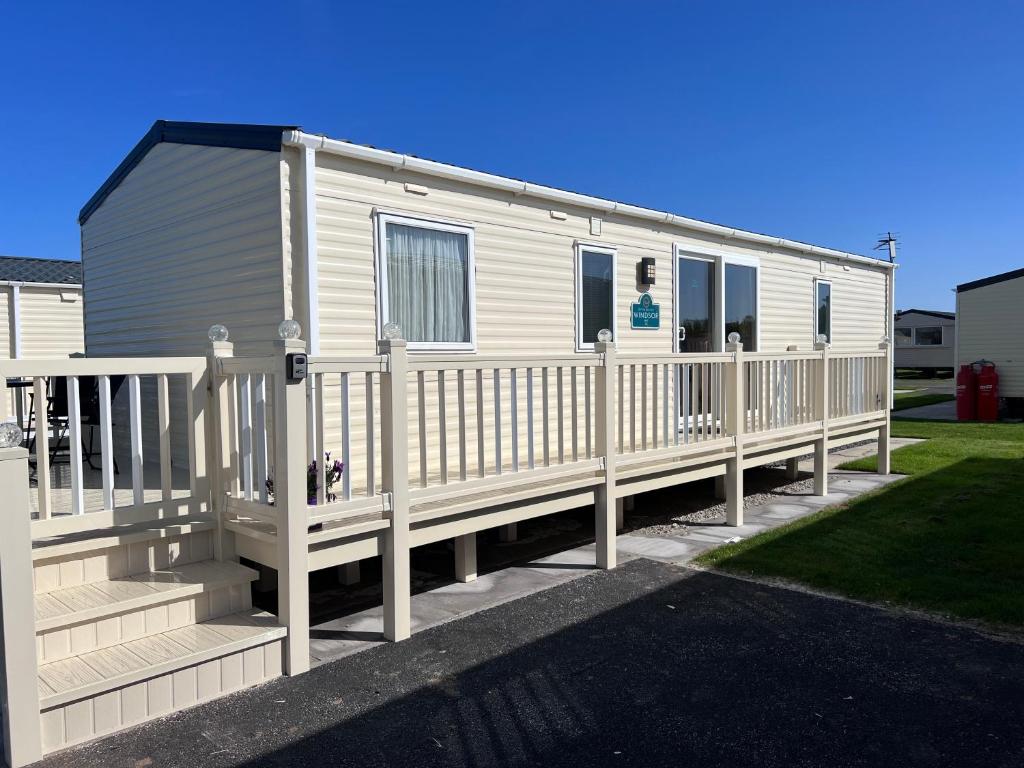 PG174 Golden Palm Resort 8 Berth Caravan With Decking, Chapel St. Leonards