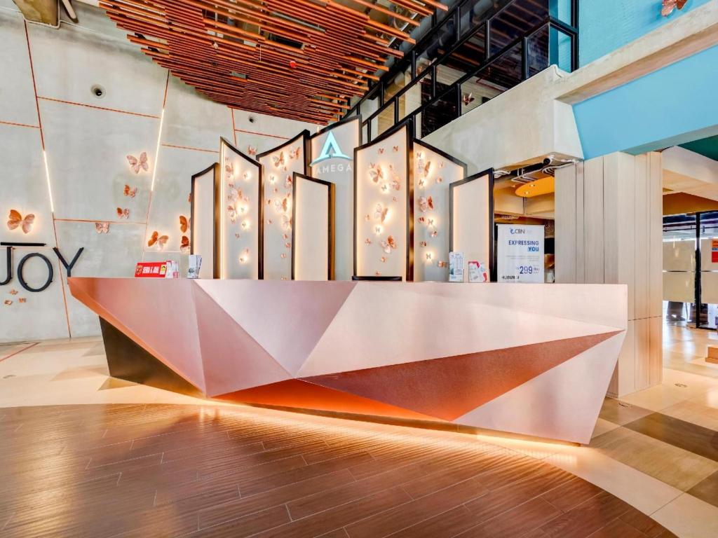 SUPER OYO Collection O 30 Amega Crown Sub