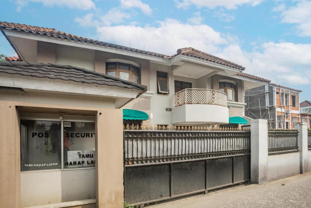 Balcony/terrace, Collection O Bogor Near Ipb University Formerly Yasmin in Bogor