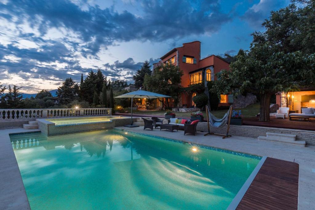 Luxury villa for 18 people with heated pool near Cannes - 1