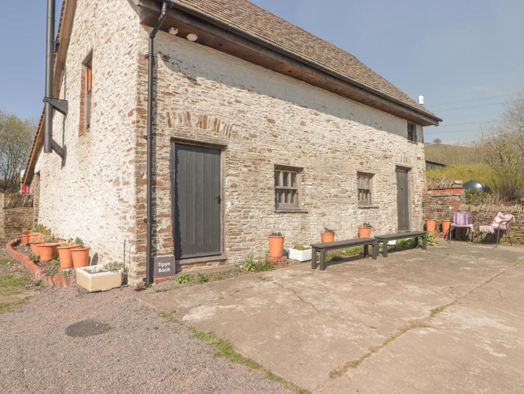 Tipyn Bach, Caerphilly