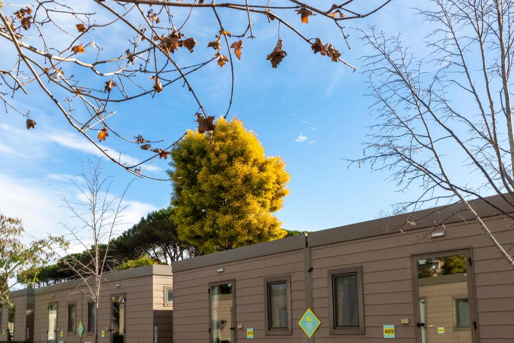 Exterior view, hu Roma Camping in town in Rome