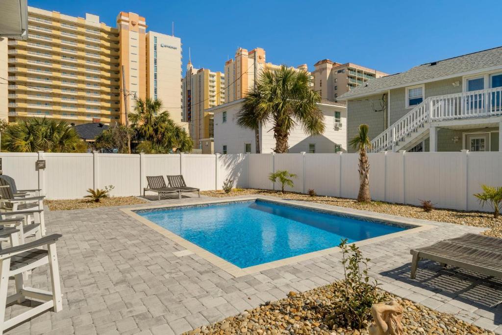 The Wicked Whale - 3rd Row - Ocean Drive Section, Myrtle Beach