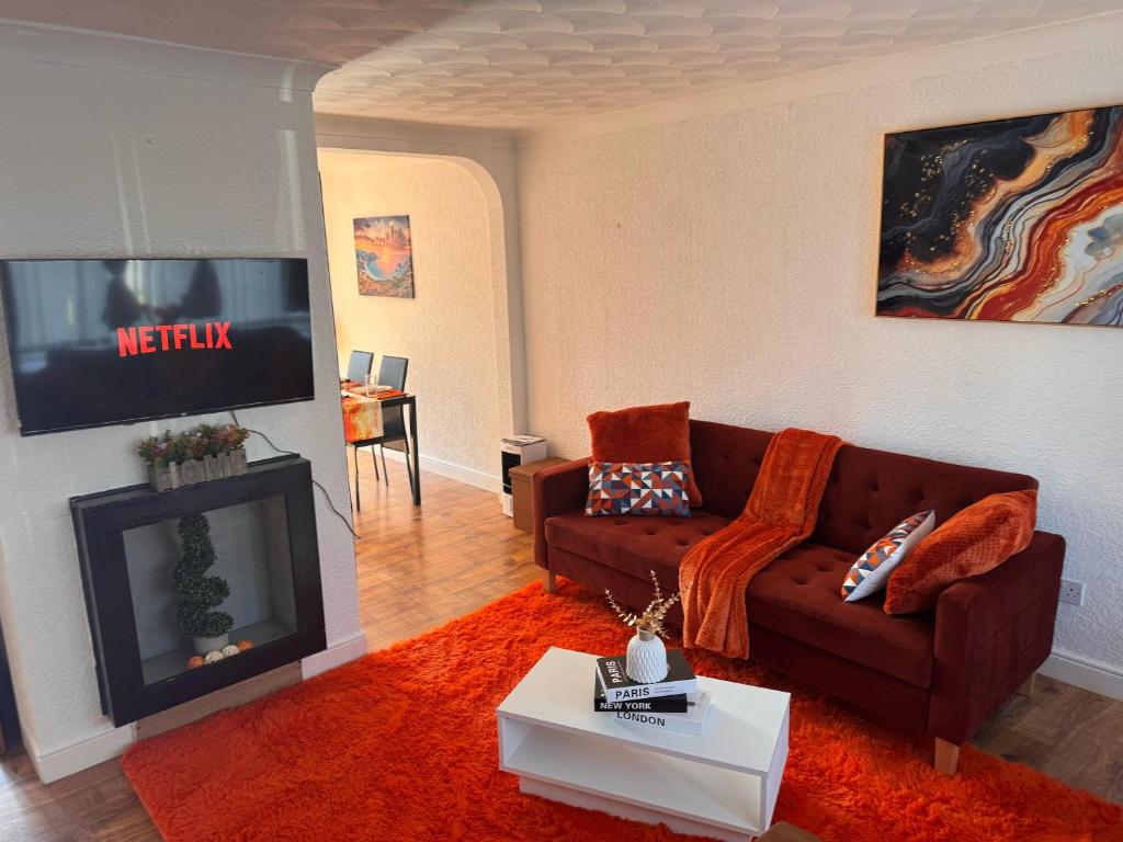 Luxury Chester House 3 bedroom with Ample living space, Strood