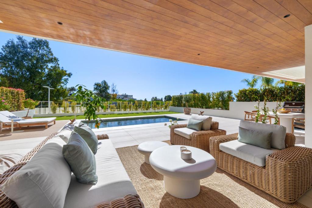 Benalus 4-Bedroom Duplex in Golden Mile - 2