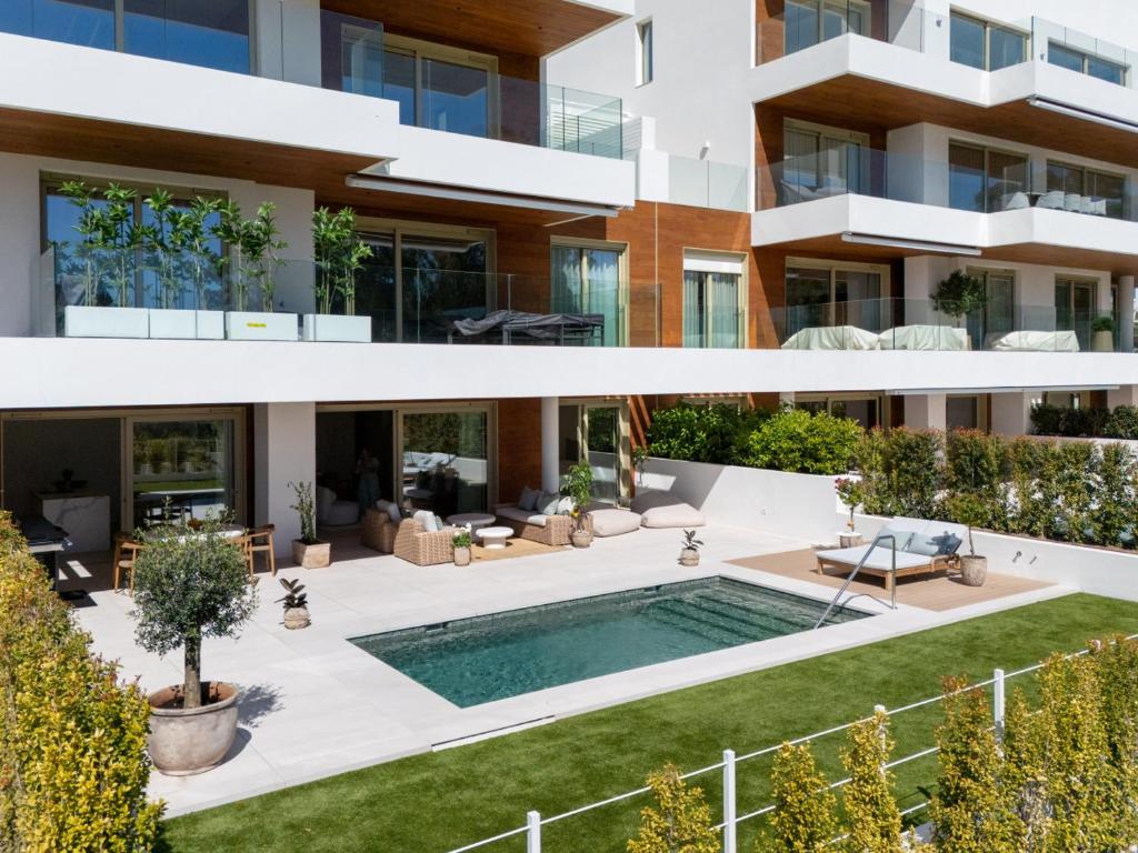 Benalus 4-Bedroom Duplex in Golden Mile - 3