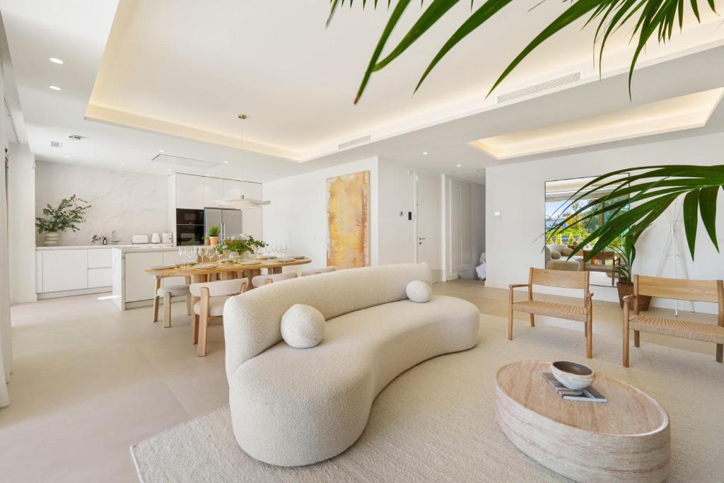 Benalus 4-Bedroom Duplex in Golden Mile - 4