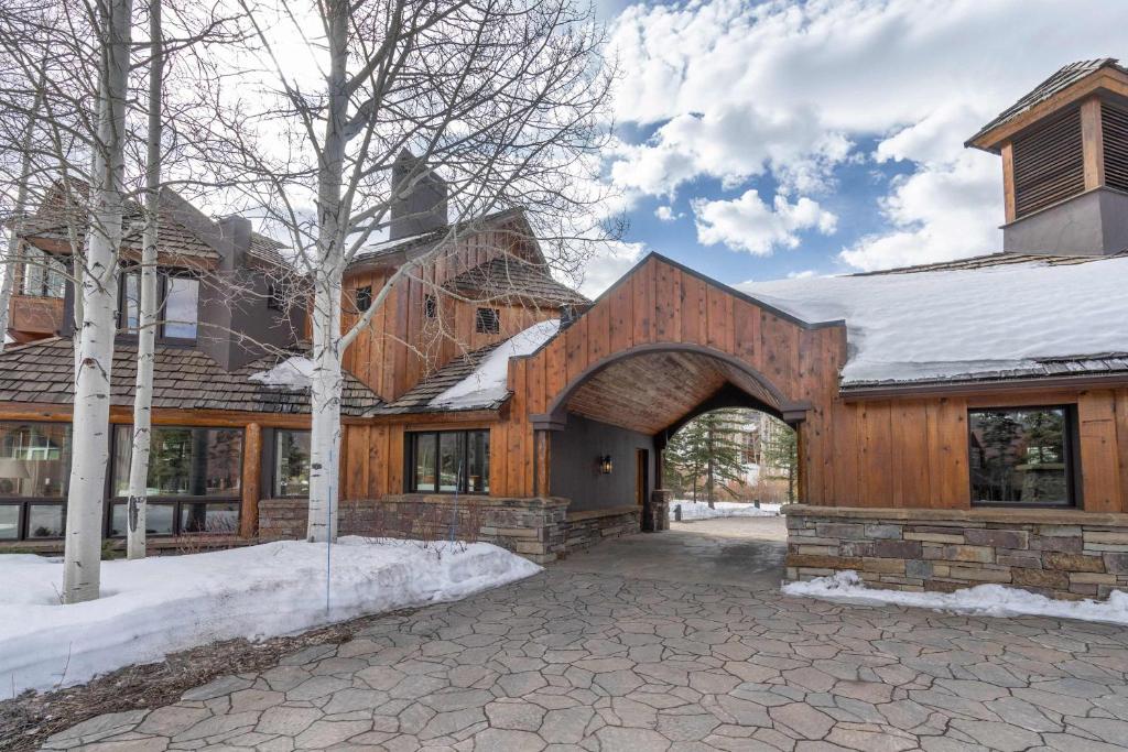 Spacious Telluride Retreat with Private Hot Tub, Telluride