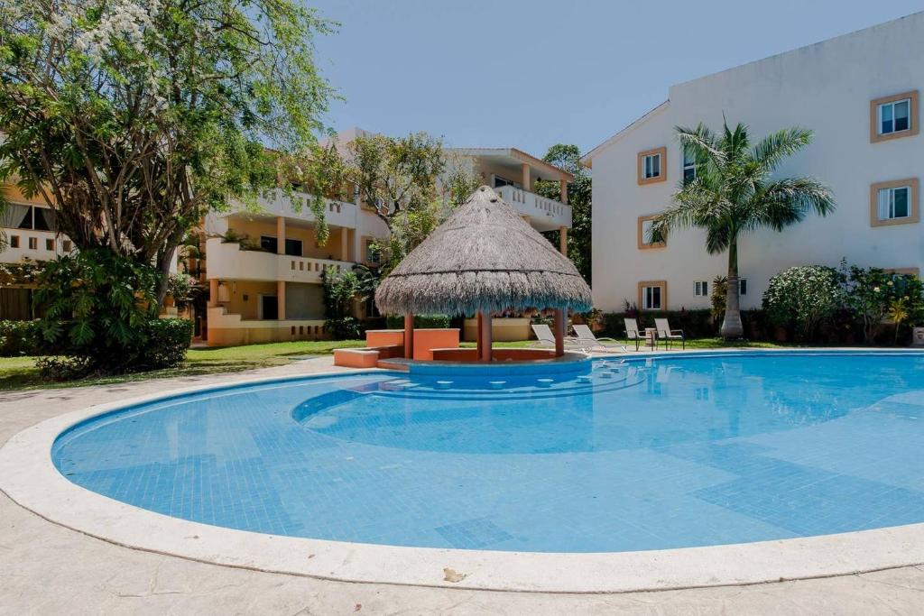 Private balcony I Gated Playacar I Pool On Site!, Playa del Carmen