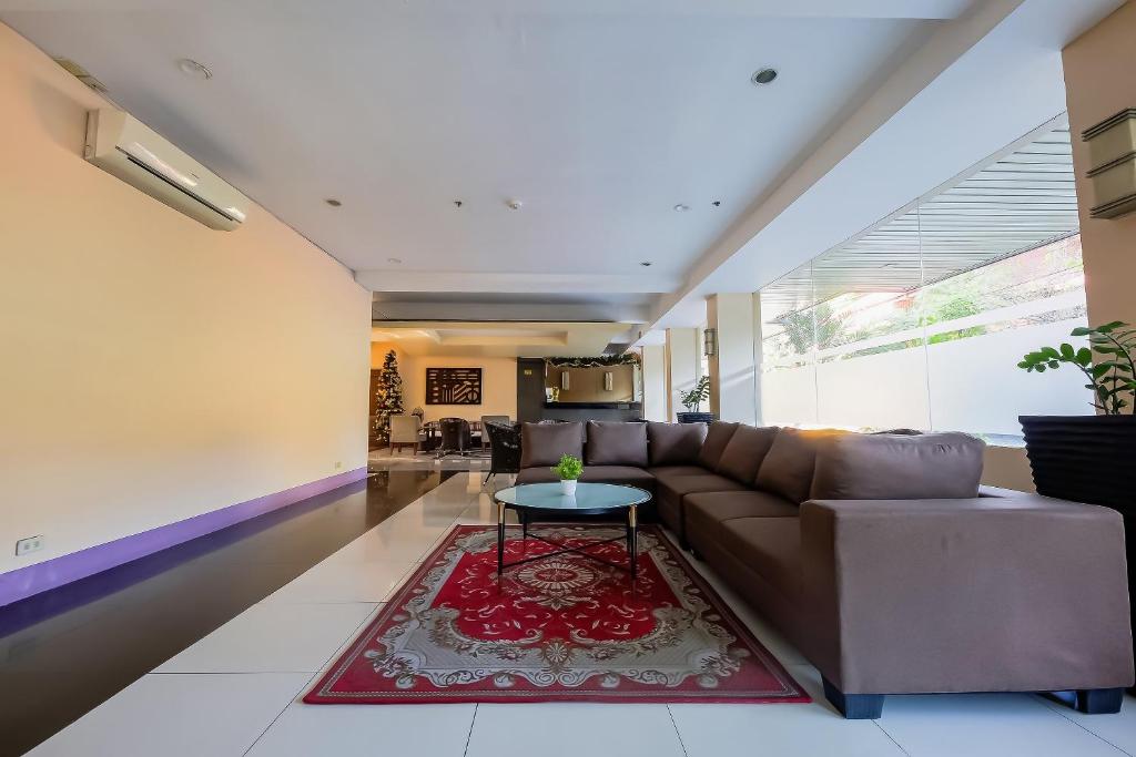 Lobby, Cote D' Azure in Manila