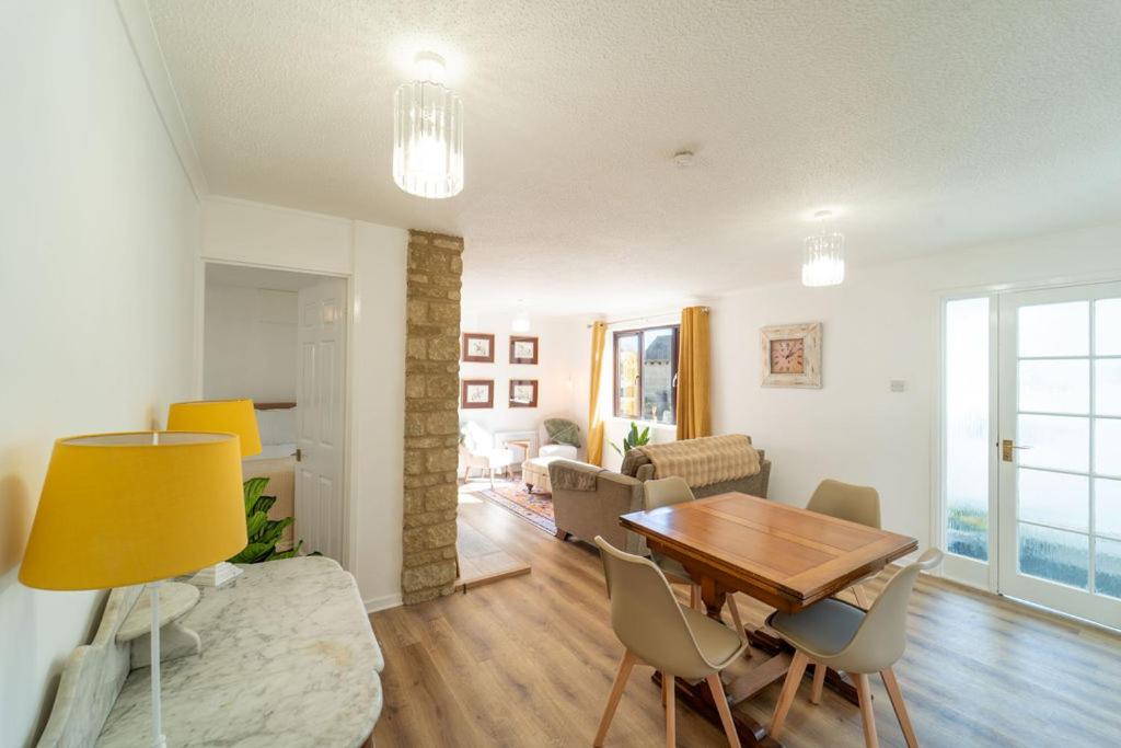 Bumble Bee Bungalow photo 3