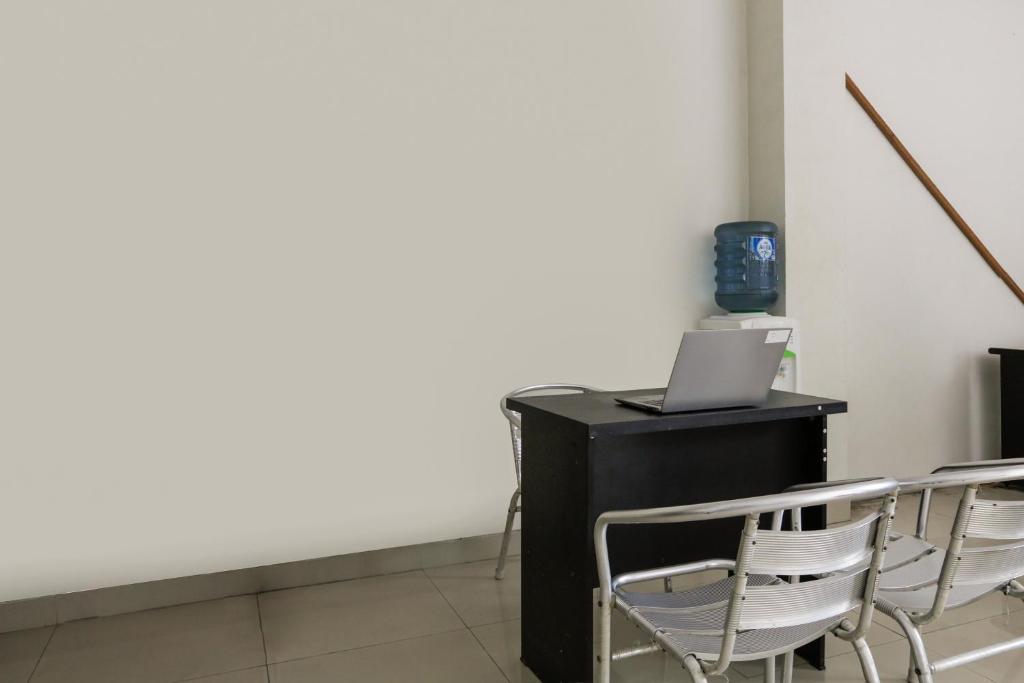 Lobby, Hotel O Tamansari Guest House in Surakarta