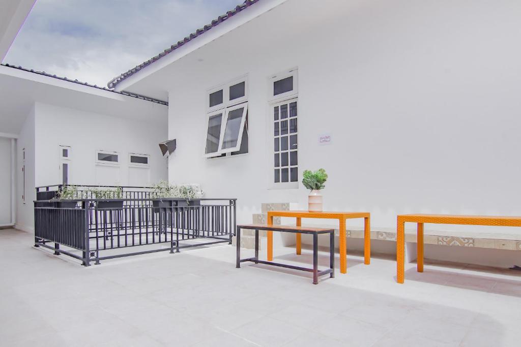 Super OYO Capital O 90342 Kemang Garden