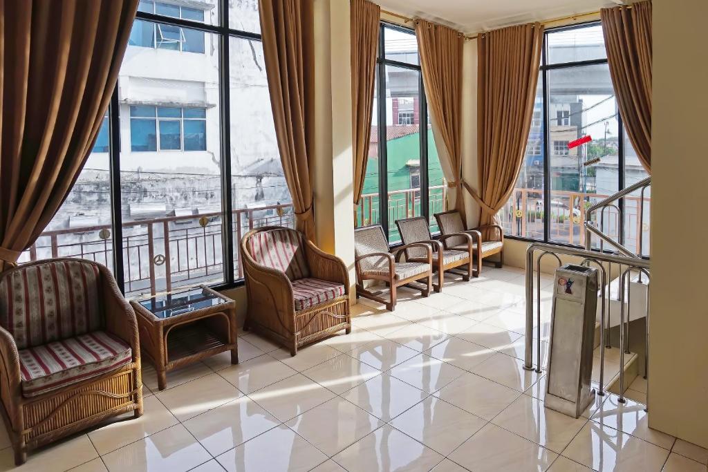 OYO 335 Wisma Empat Lima Syariah