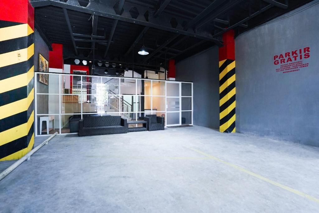 SUPER OYO Flagship 3688 Pot Art