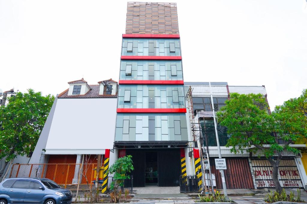 SUPER OYO Flagship 3688 Pot Art