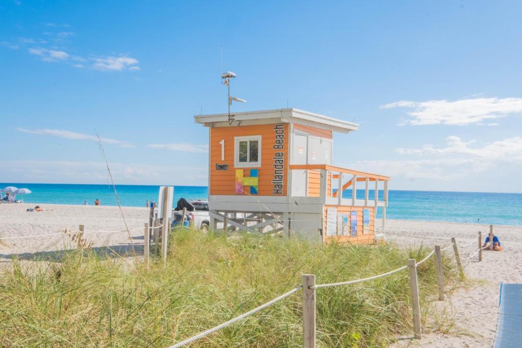 Beautiful studio in Beachwalk 2QB, Hallandale Beach