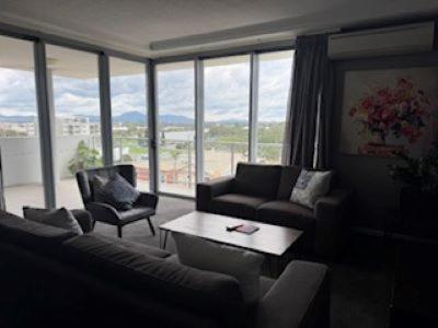 The Perfect Host @ Curtis Apartments, Gladstone