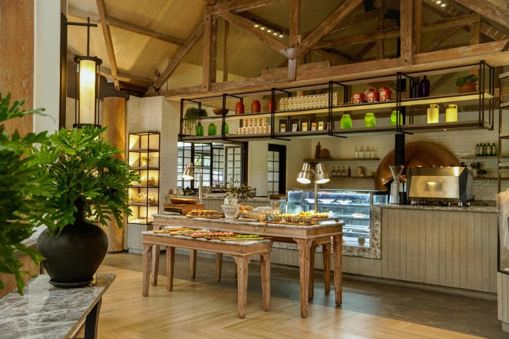 Restaurant, Novus Giri Resort & Spa in Puncak