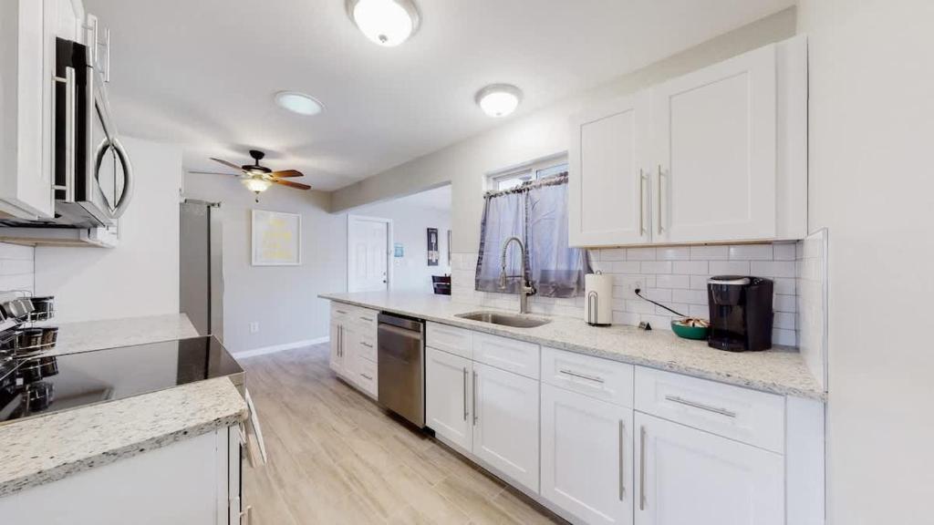 Bright & Cozy Upper Unit in Denver, Denver