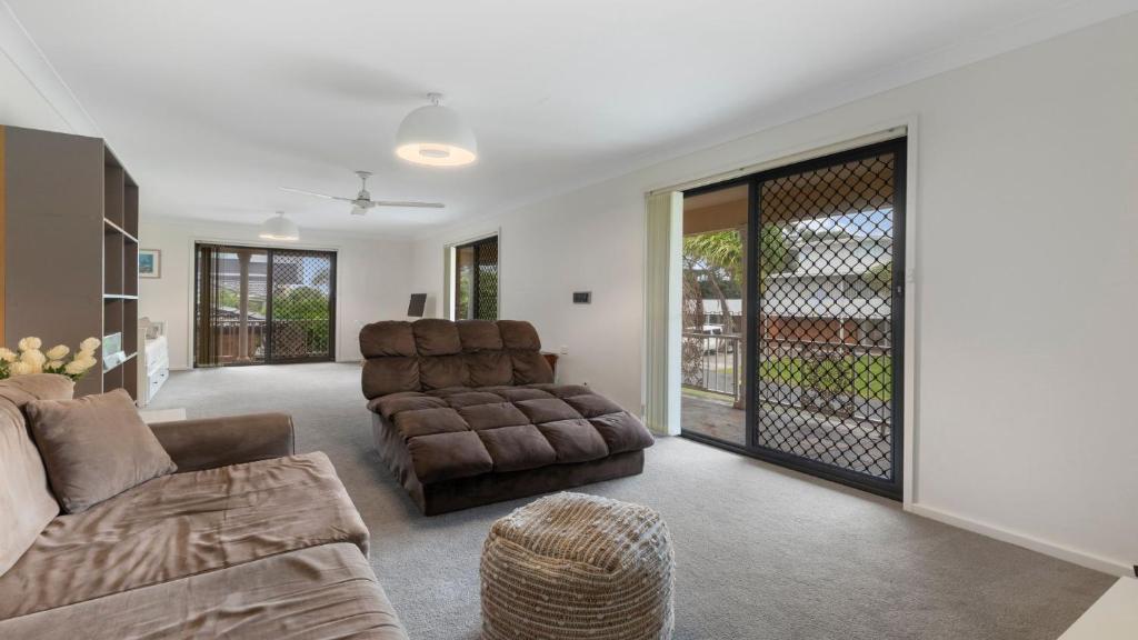 Close To River - 72 The Anchorage, Hawks Nest