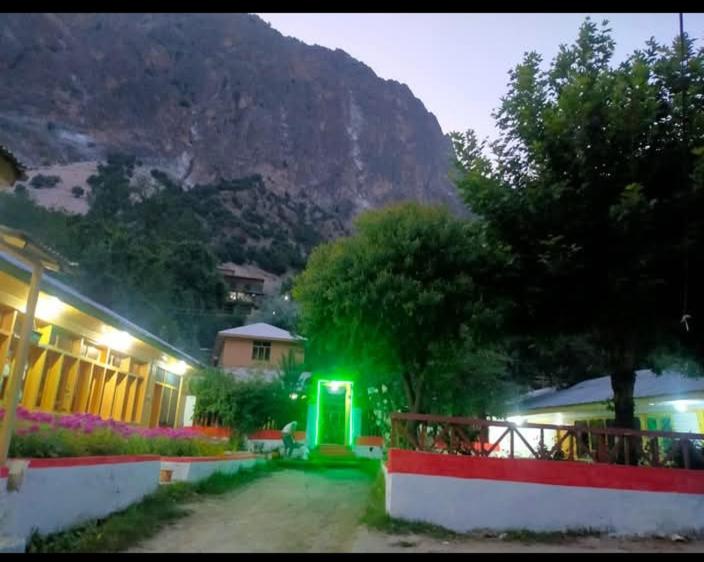 2. Hotel..
