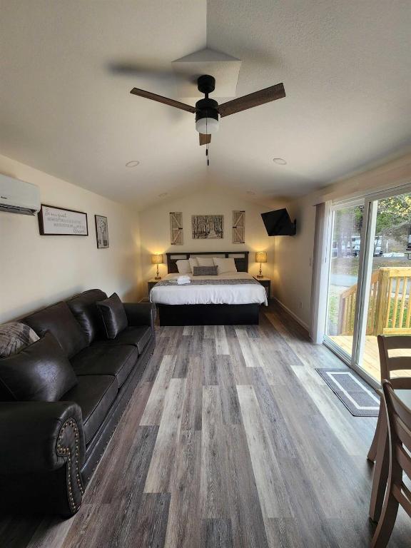 Relaxing Studio Cottage with Parking, Pigeon Forge