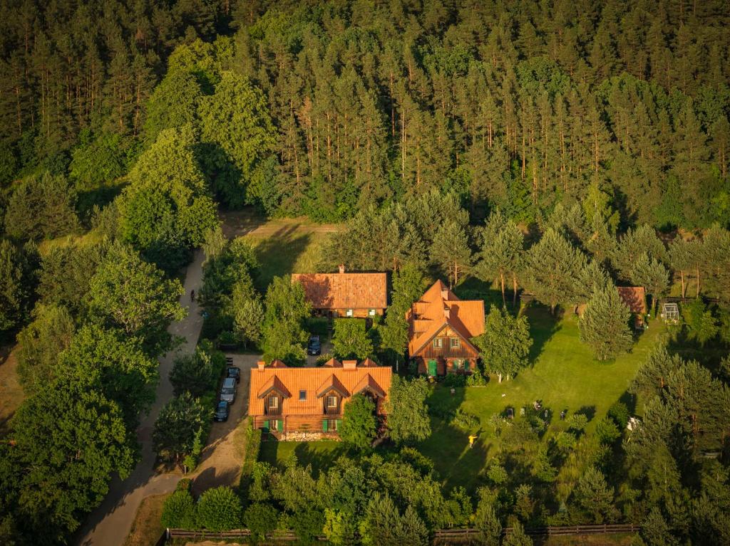 Gosciniec Szuwary, Krutyń