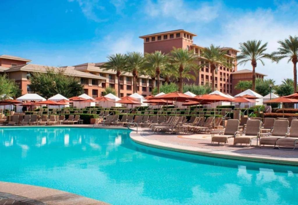 Scottsdale Sanctuary in this 1BD condo with resort amenities fitness room, pools etc, Scottsdale