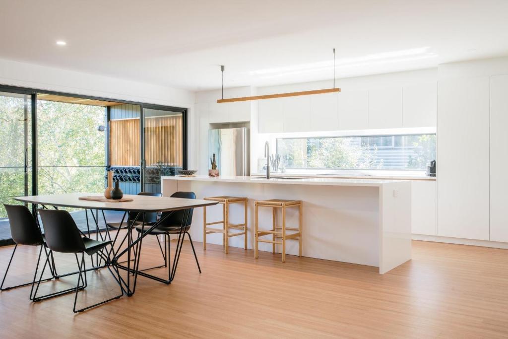 Tree Top Treasure Itas, Kings Meadows