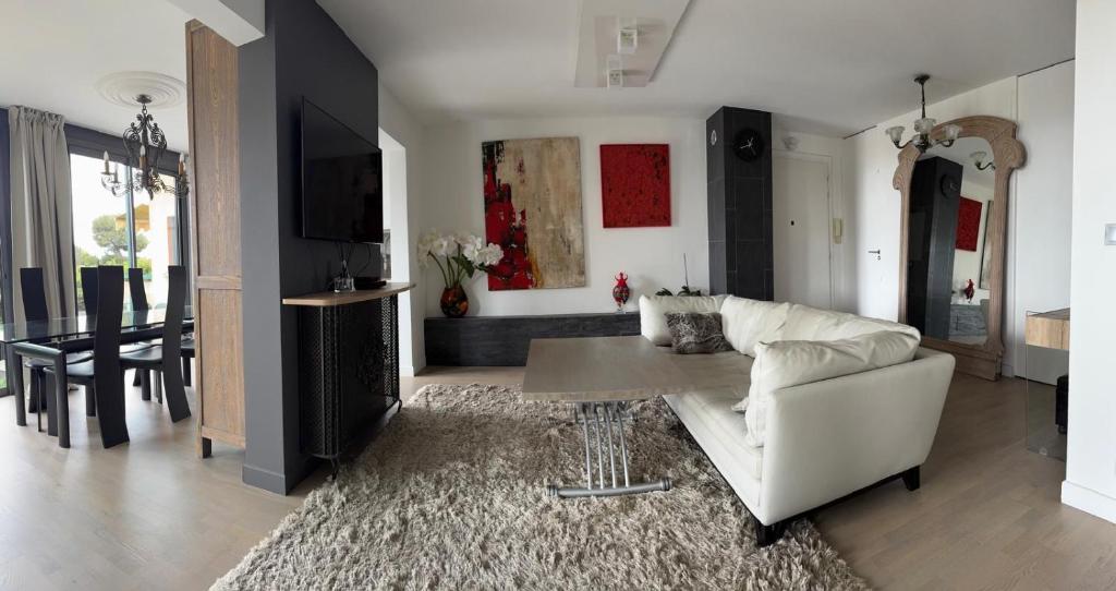 Appartement avec grand jardin et vue mer dans l'une des meilleures résidences avec piscine au cœur du village emblématique Saint-Jean-Cap-Ferrat - 3