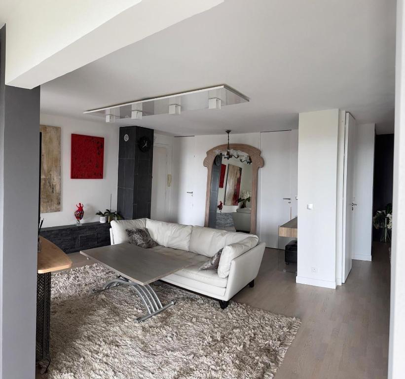 Appartement avec grand jardin et vue mer dans l'une des meilleures résidences avec piscine au cœur du village emblématique Saint-Jean-Cap-Ferrat - 1
