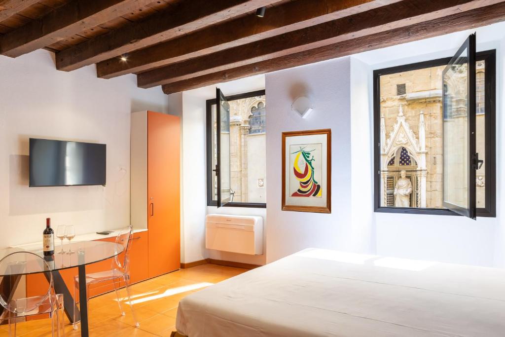 Orsanmichele Suite - 2