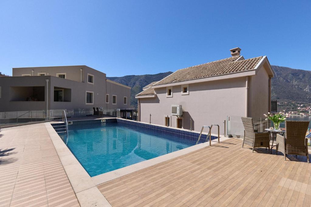 Nautica Studios With Outdoor Pool - 1