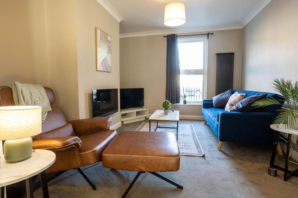 Central 4 Bedroom House by Brookland Stays, Cheltenham photo 4