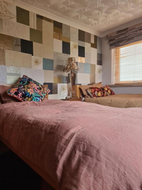 Twin room with garden view in Shirehampton, Bristol