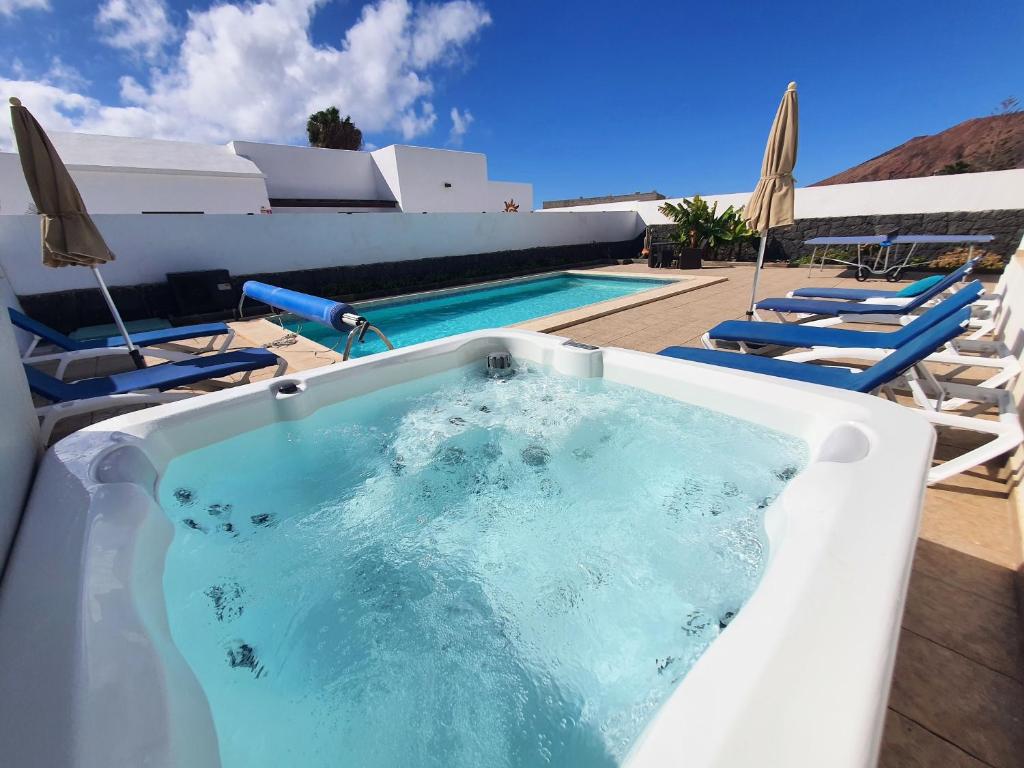 Villa Alberto Private Heated Pool, Jacuzzi, Sea Views - 4