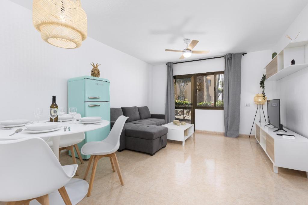 Home2Book Sunny Terrace & Pool Apt in Corralejo - 2