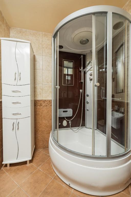 3BR Apartment with Free Pool and Parking Dobrota - 3