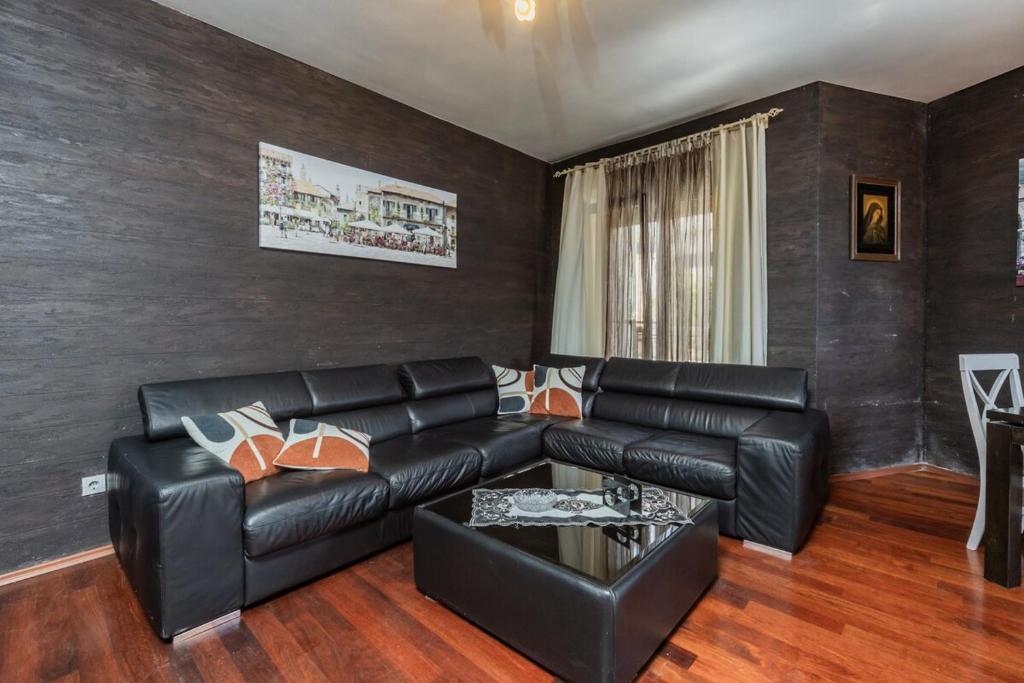 3BR Apartment with Free Pool and Parking Dobrota - 5