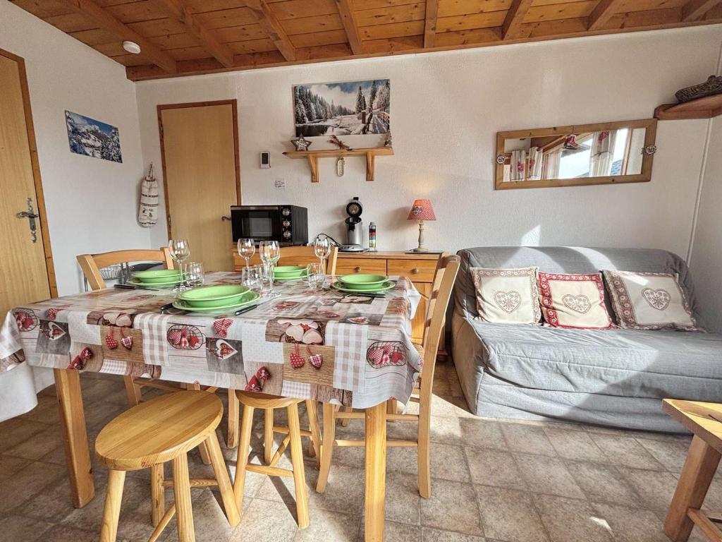 Appartement au pied des pistes avec terrasse, parking privé, casier à skis, proche commerces - 3