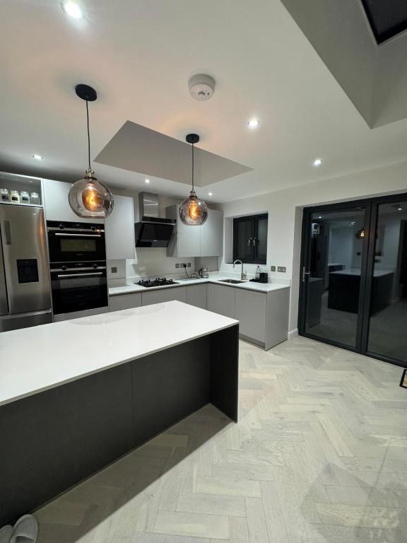 The Contemporary 4 Bedroom Home, Mitcham Junction