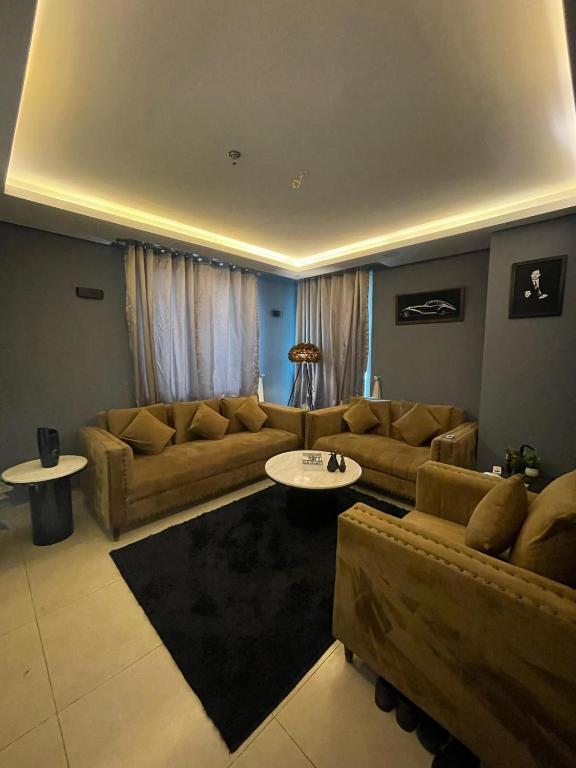 2BR Luxury Apt Gold Crest Self-Checkin, Lahore