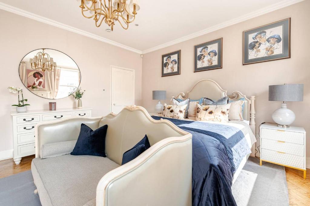 6 Bed Royal Buckingham Palace Mansion, London