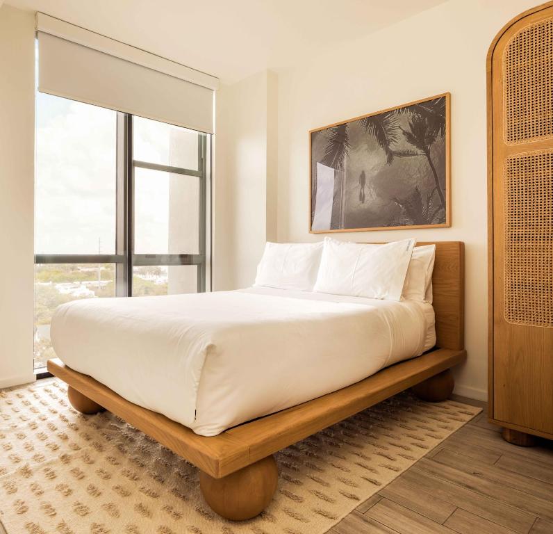 Flow Hotel Fort Lauderdale — Hotel rooms in Fort Lauderdale, Florida