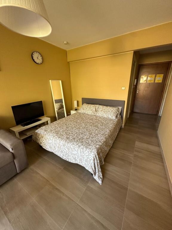 Studio Antonio, Menton